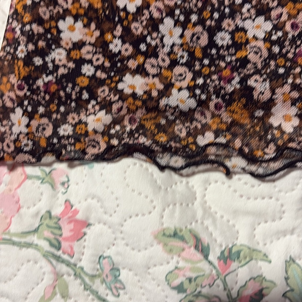 Spring mini skirt - Picture 2 of 4